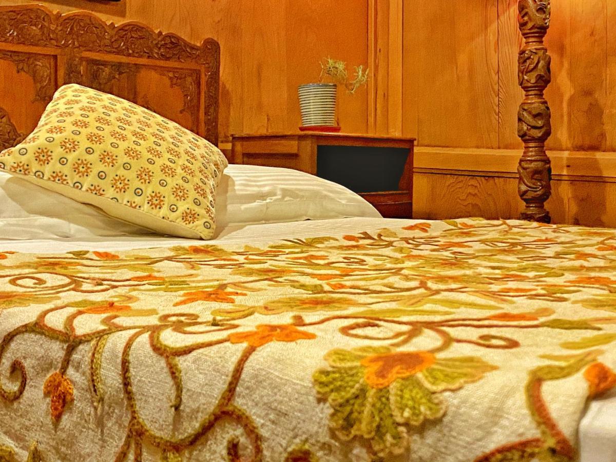 Omar Khayam Houseboat Retreat Bed and Breakfast Srīnagar Eksteriør billede